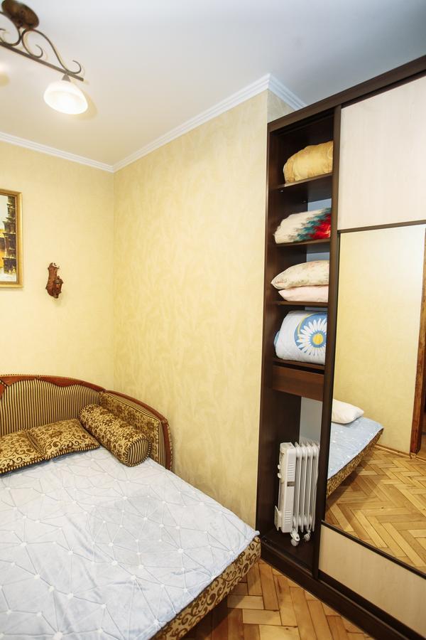 Halytska Apartment ลวีฟ ภายนอก รูปภาพ