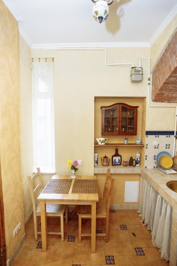 Halytska Apartment ลวีฟ ภายนอก รูปภาพ