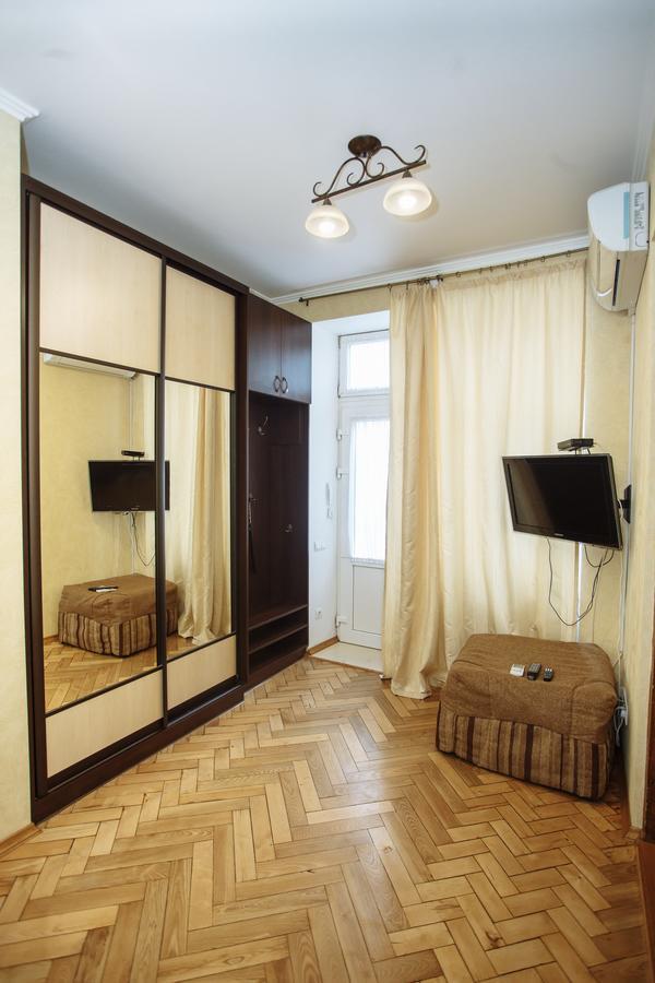 Halytska Apartment ลวีฟ ภายนอก รูปภาพ