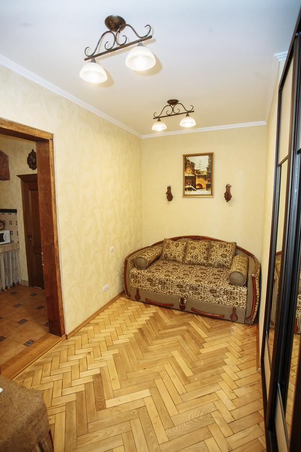 Halytska Apartment ลวีฟ ภายนอก รูปภาพ